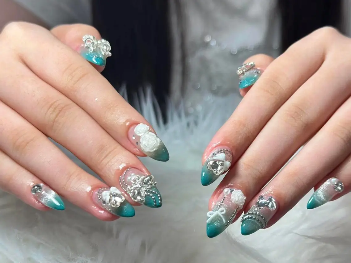 ネイル AURA NAIL 上前津のネイルデザイン
