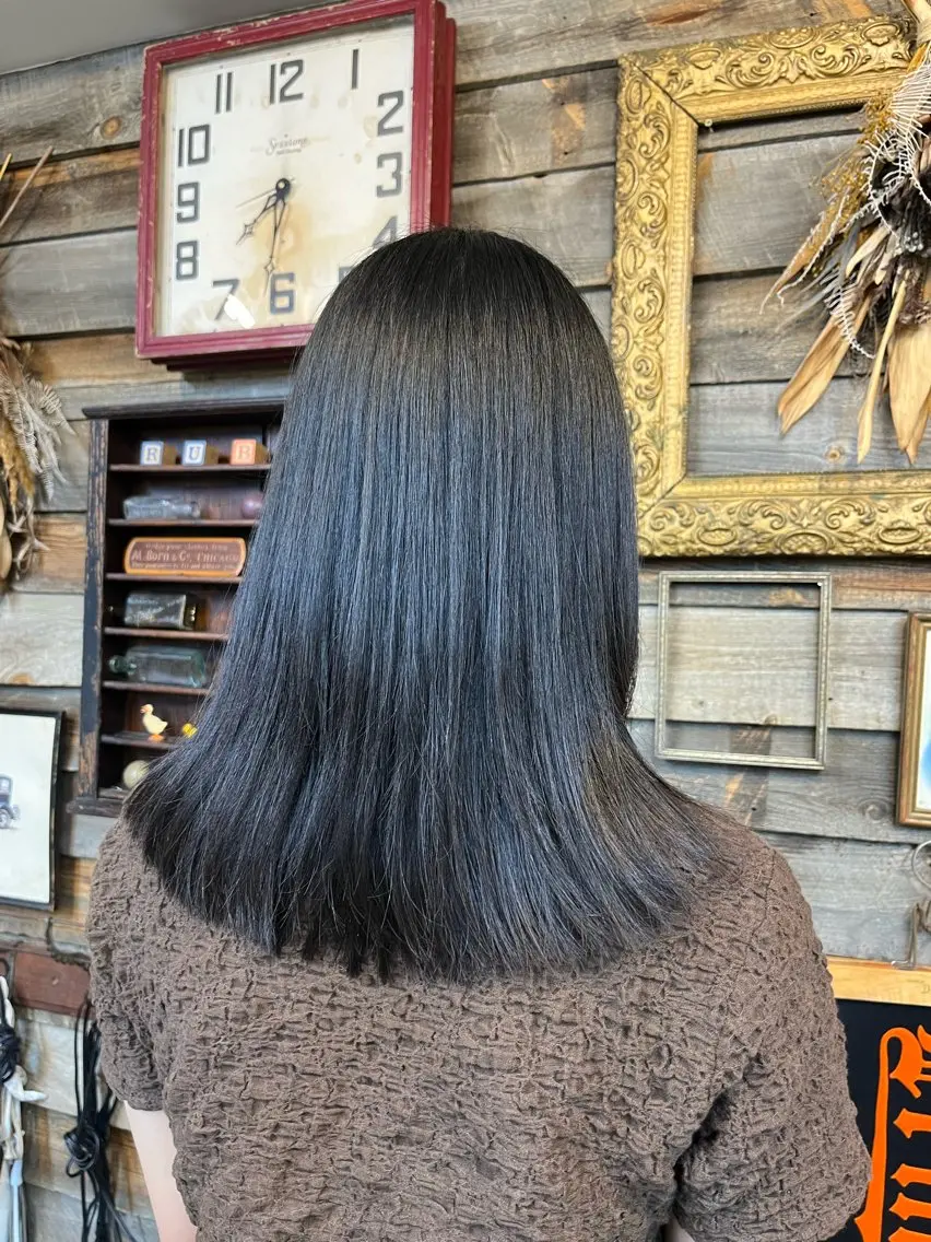 セミロング カット 川崎 かなでのヘアスタイル