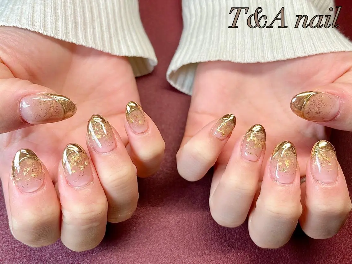 ミディアム ネイル 長さ出し フレンチネイル ジェルネイル ゴールド キラキラネイル T&A nailのネイルデザイン