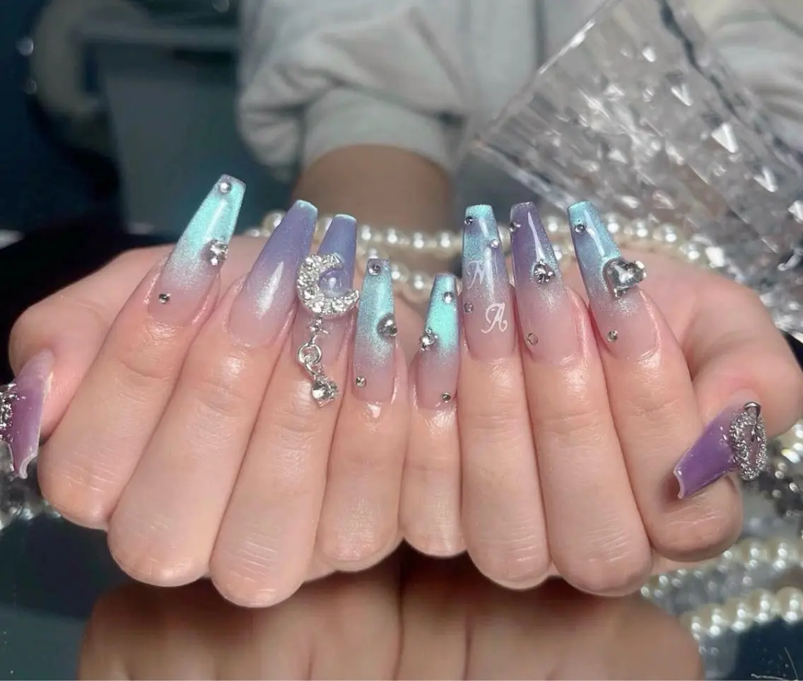 ネイル アートネイル ボルドー フレンチネイル ジェルネイル 氷ネイル・うるうるネイル ハンドネイル Julie NailSalonのネイルデザイン