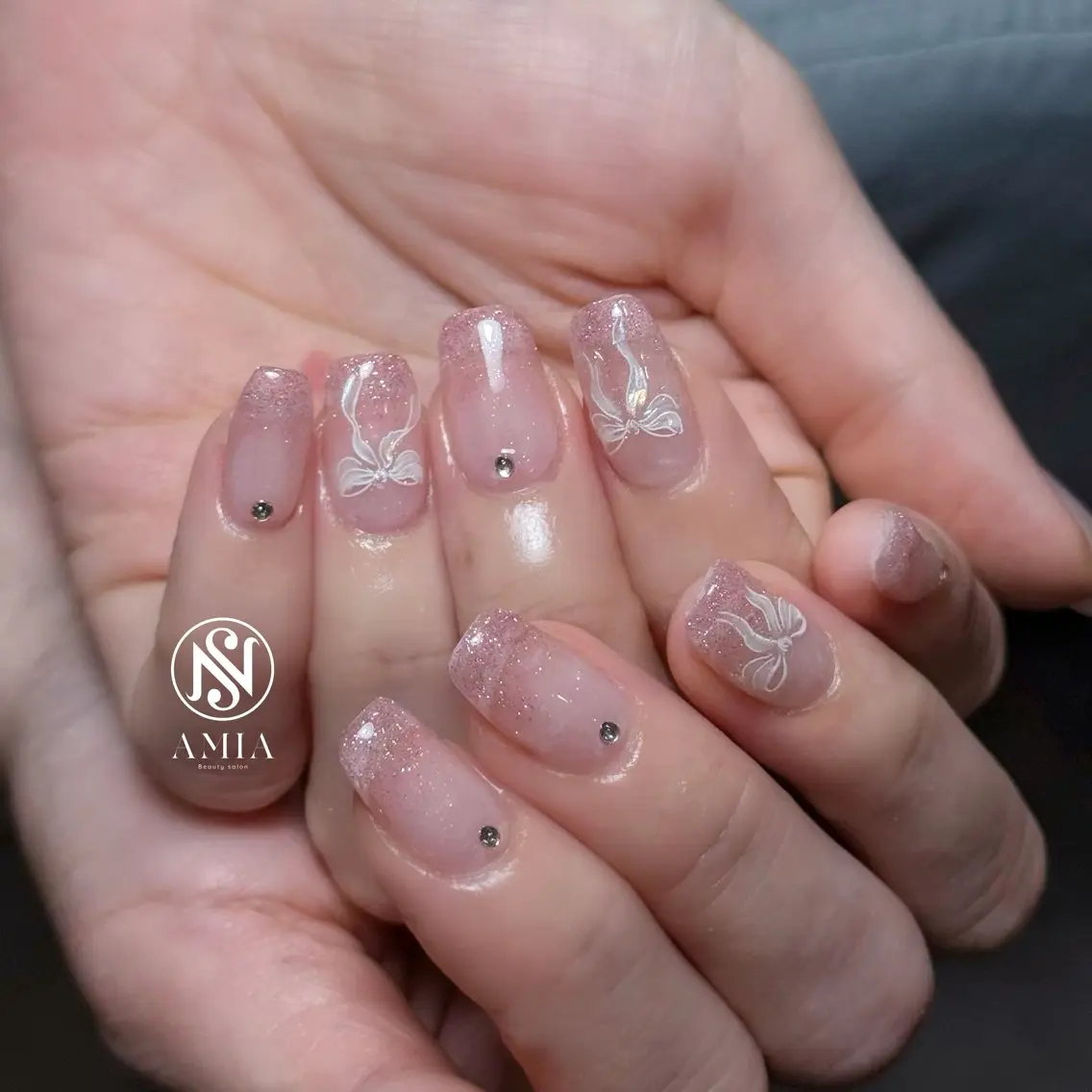 セミロング ハンドネイル 🌟AMIA BEAUTY🌟のネイルデザイン
