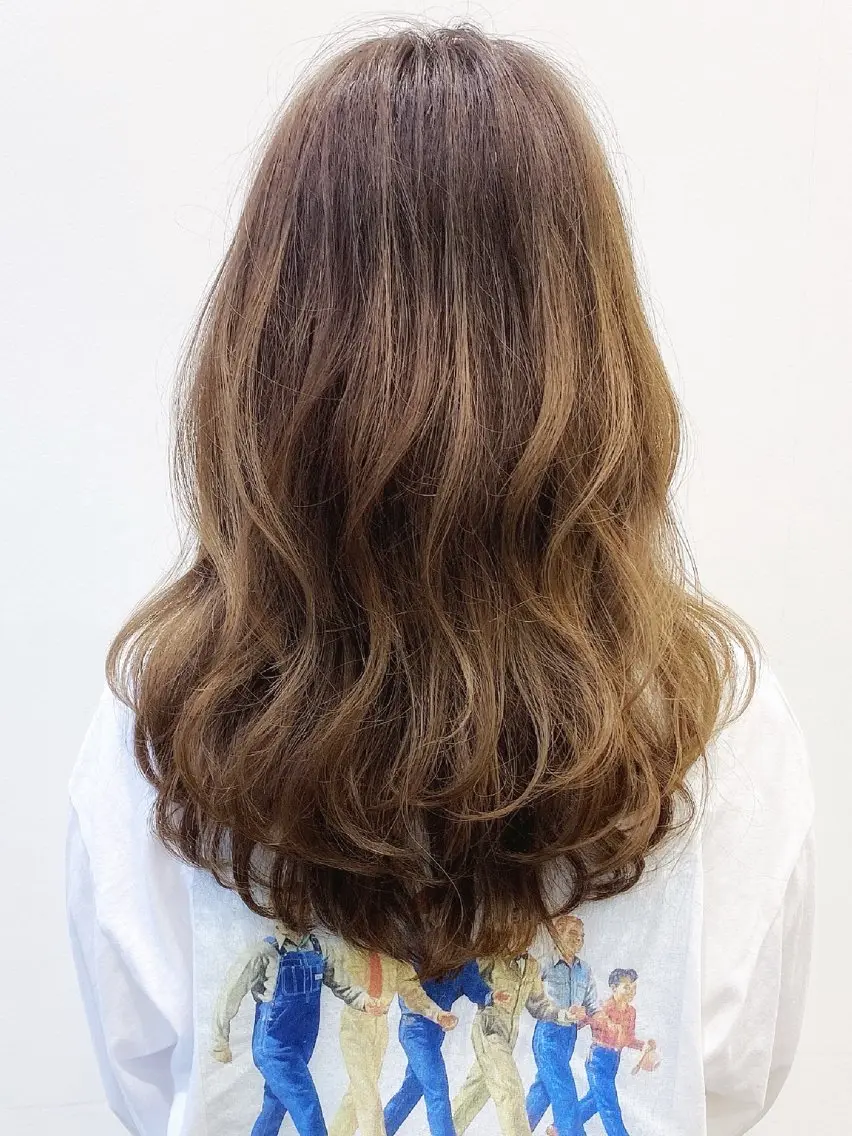 ロング AFLOAT TOKYOのヘアスタイル