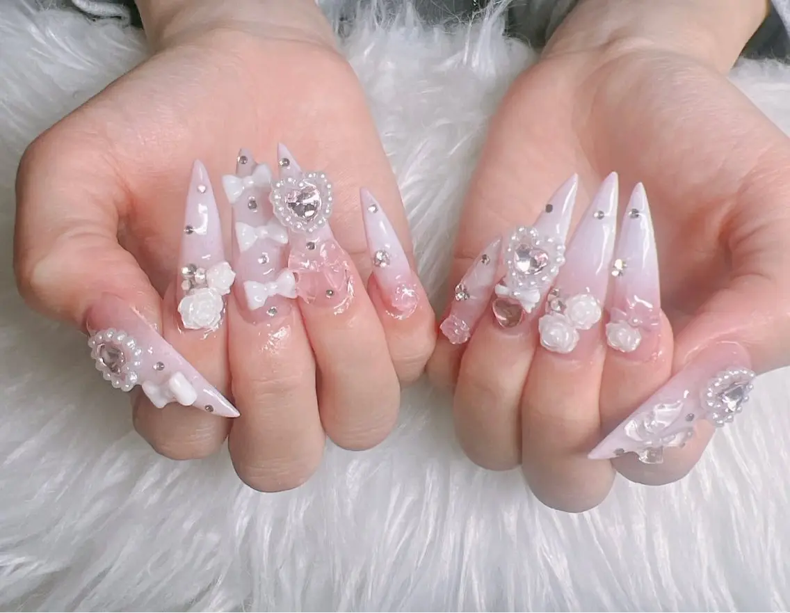 ネイル オーロラネイル フレンチネイル ジェルネイル ハロウィン キラキラネイル ハンドネイル H.baby Nail Salonのネイルデザイン