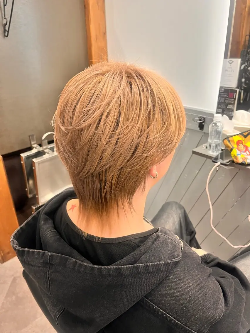 ショート カラー ヘアアレンジ メンズ ベージュカラー ミルクティーベージュ ヘアカラー ひのはら もえかのヘアスタイル