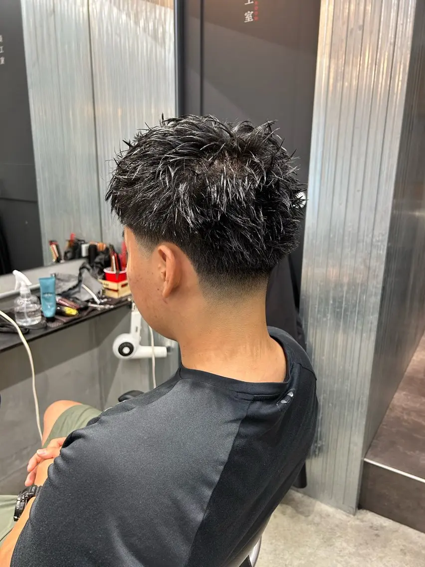 ショート メンズ フェードカット スパイキーショート ショートヘア カット 【明大前フェード/ メンズパーマ/岳】のヘアスタイル