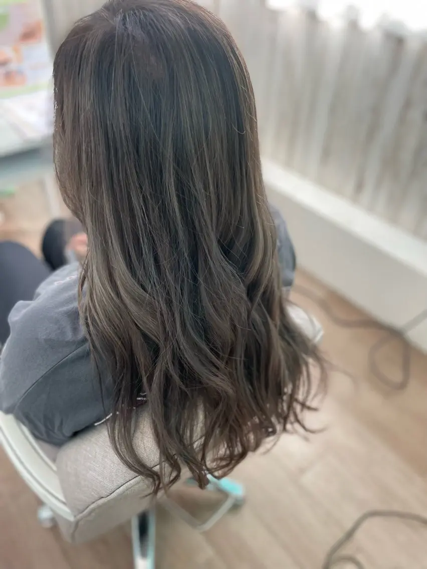 ロング カット ヘアカラー トリートメント 🐆アンドウ チカコ🦓のヘアスタイル