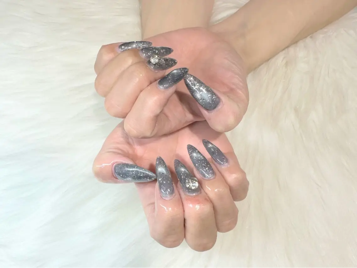 ネイル ホログラムネイル キラキラネイル マグネットネイル Viel💅 〜yuki〜のネイルデザイン