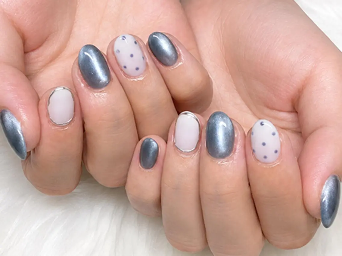 ネイル ブルー ドット ハンドネイル Airi. kのネイルデザイン