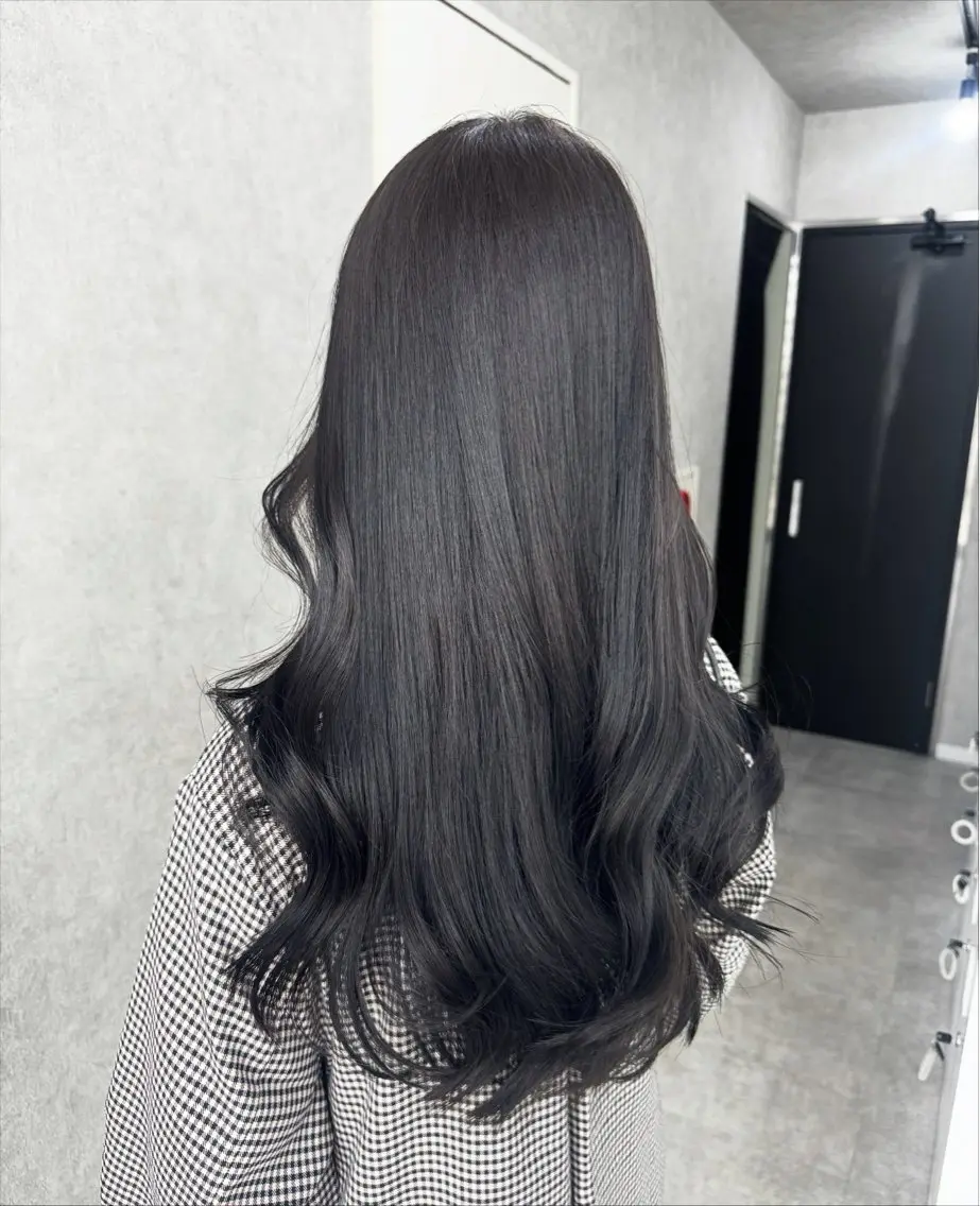ロング カラー アッシュ アッシュブラウン ベージュカラー 黒髪 ブリーチ カット ヘアカラー トリートメント 赤み無し柔らかカラー 【梅田】madokaのヘアスタイル