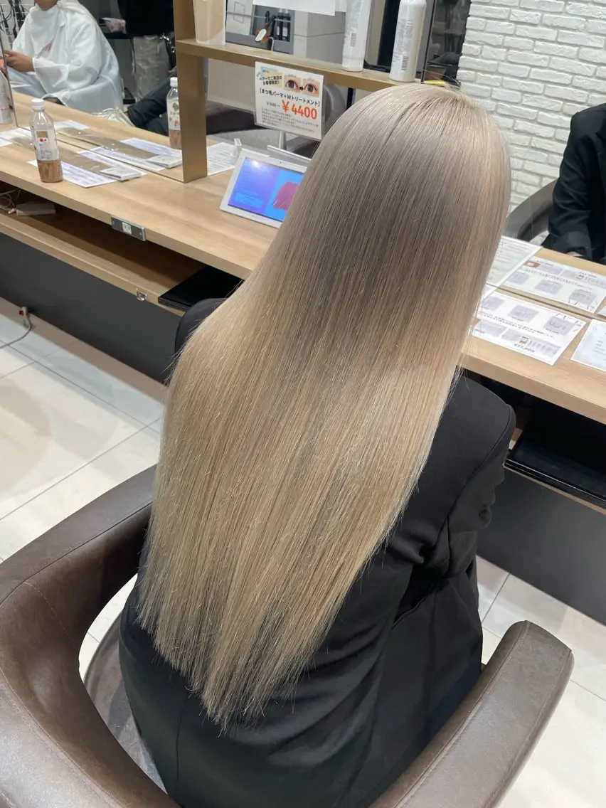 ロング 苗村 梨愛のヘアスタイル