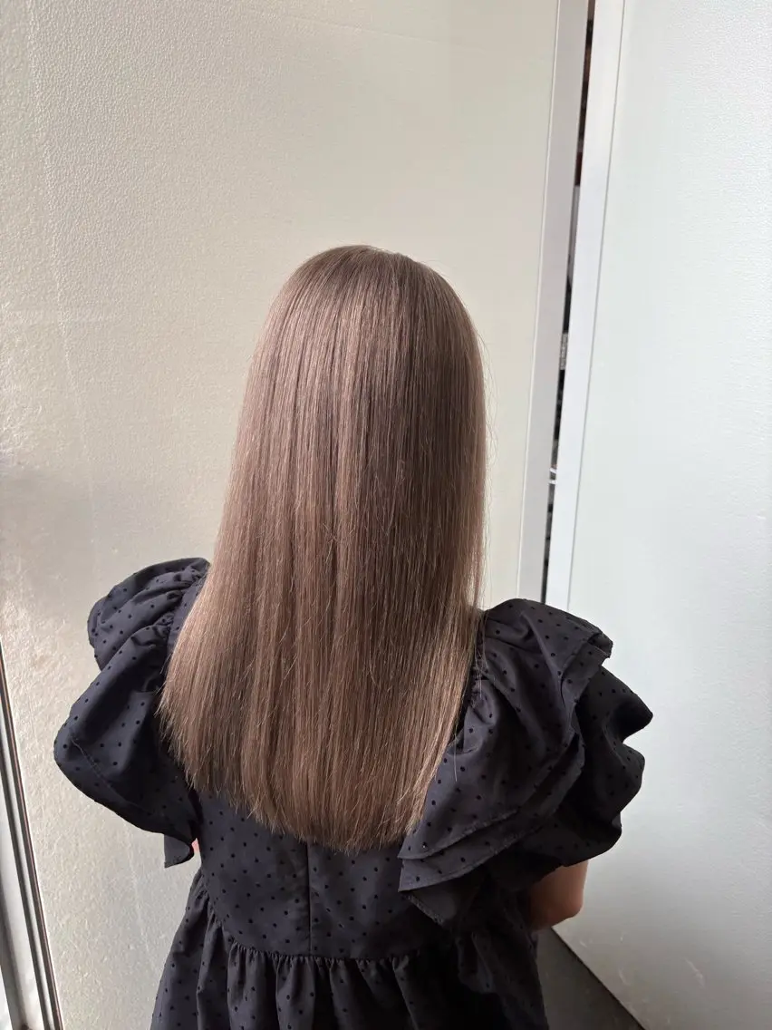 ロング カラー ベージュカラー ミルクティーベージュ ヘアカラー SARAJU仁川 _aya🌼のヘアスタイル