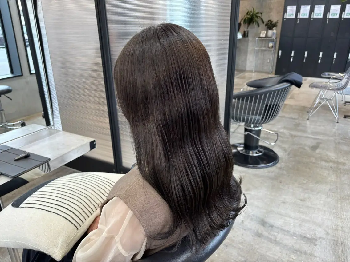 ロング カラー 透明感カラー ダークグレー ヘアカラー 🌷艶感カラー🌷 富施　優花のヘアスタイル
