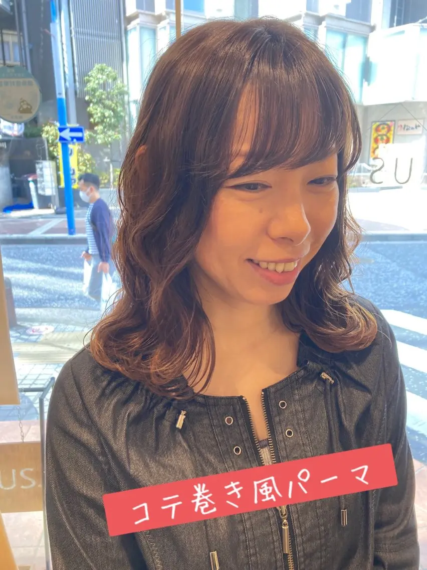ロング パーマ あやかショート 白髪ぼかしのヘアスタイル