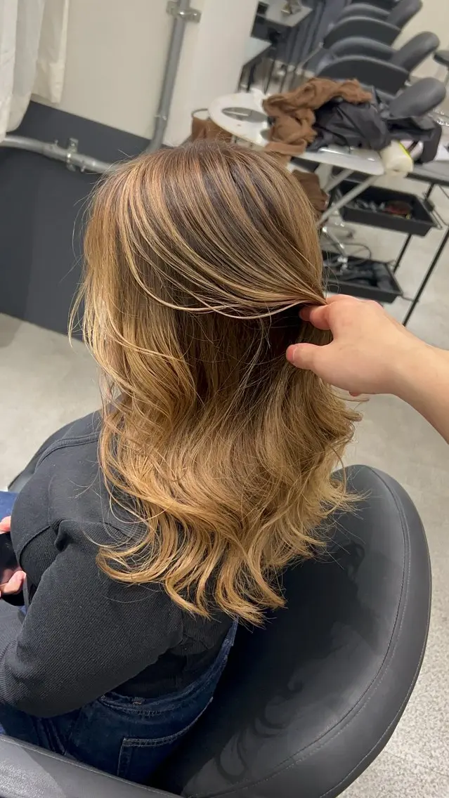 カラー バレイヤージュ ヘアカラー YUDAIブリーチ• カラー/心斎橋•難波のヘアスタイル