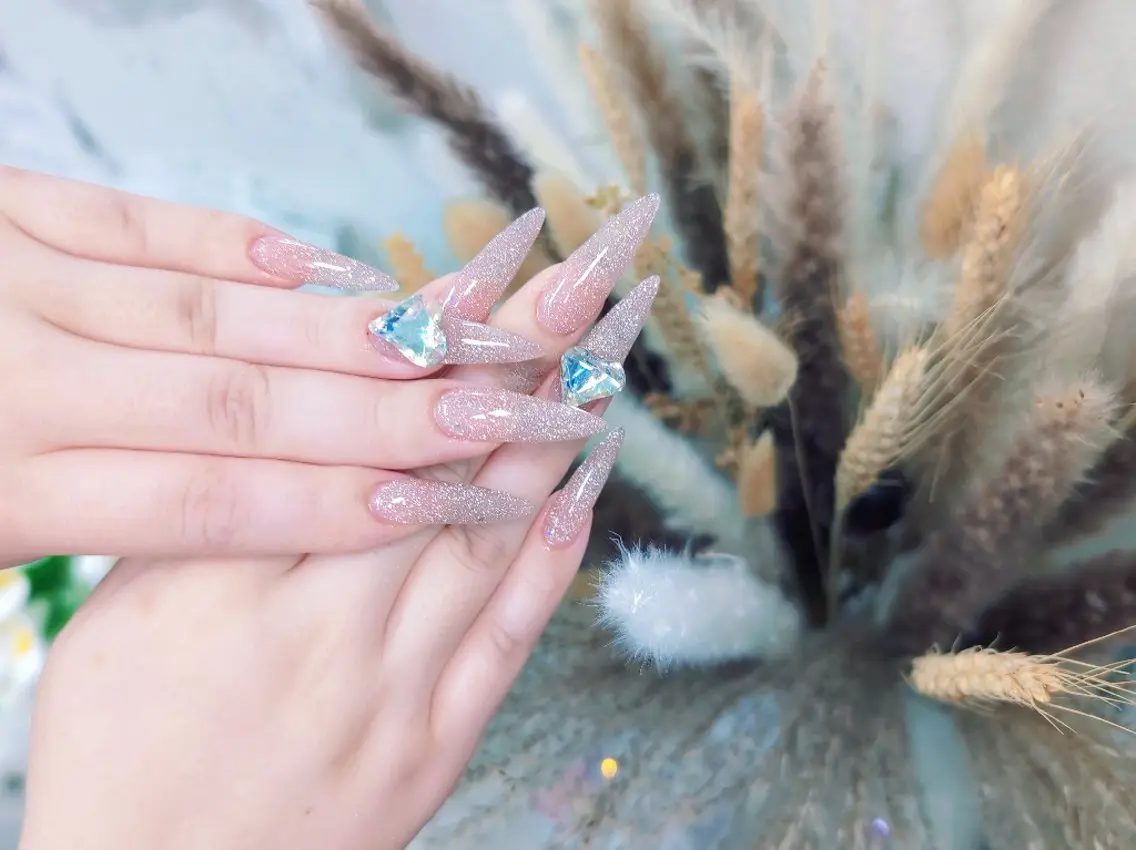 ネイル 長さ出し ジェルネイル キラキラネイル ラメ(グリッター) ニュアンスネイル Chouette Nailのネイルデザイン