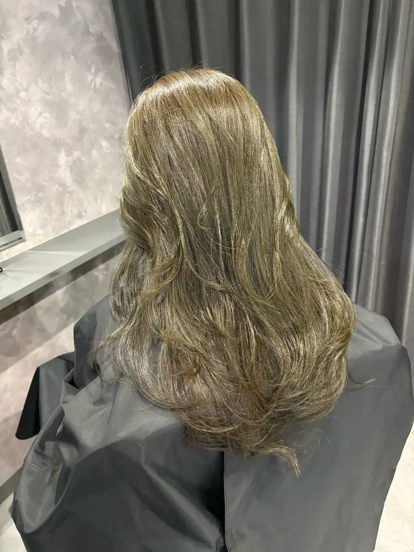 ロング レイヤーカット カット ヘアカラー トリートメント nameless miichiのヘアスタイル