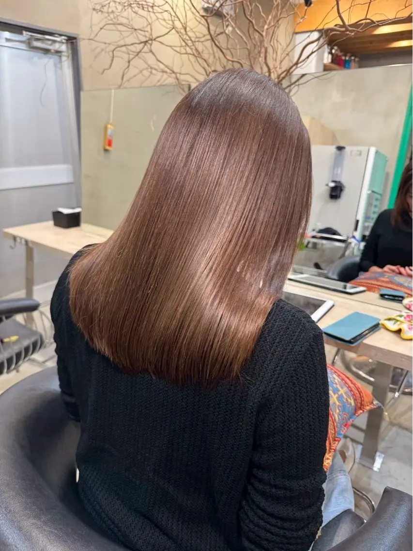セミロング 縮毛矯正 🫧 momokaのヘアスタイル
