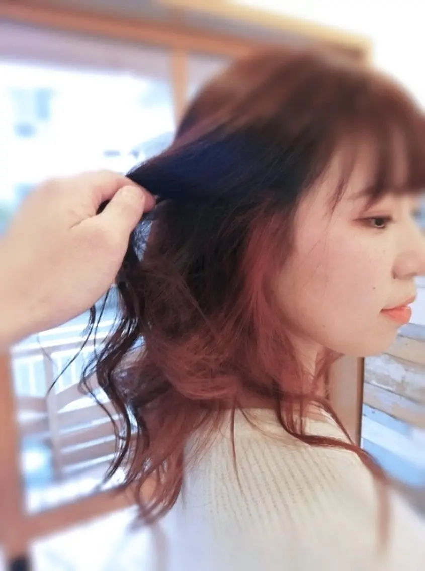 ミディアム カラー インナーカラー ピンクカラー ピンクパープル パープルカラー 友谷 ルーカスのヘアスタイル