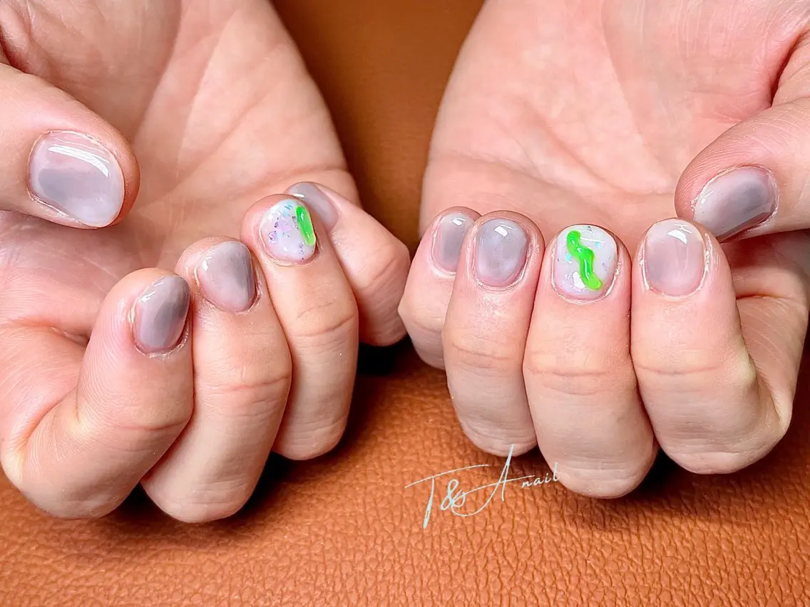 ネイル ジェルネイル グリーン ニュアンスネイル スカルプネイル ショートネイル T&A nailのネイルデザイン