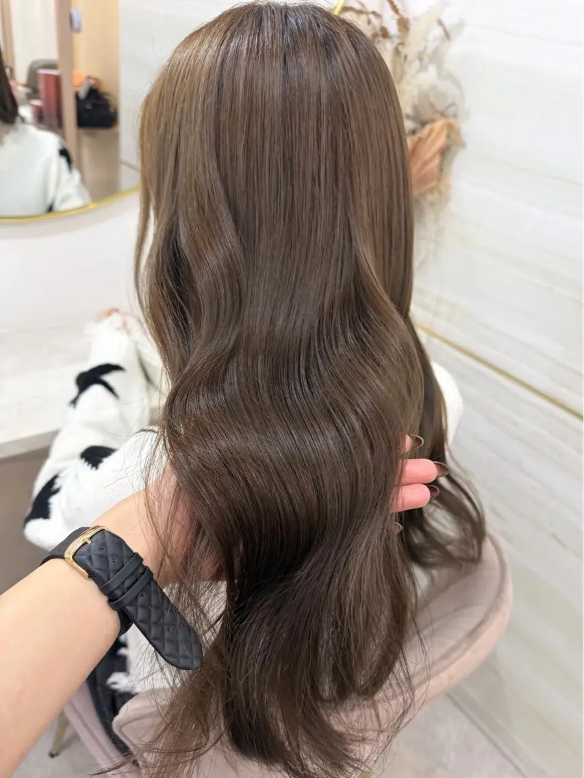 ミディアム カラー ブラウンカラー オリーブブラウン 相澤 咲希のヘアスタイル