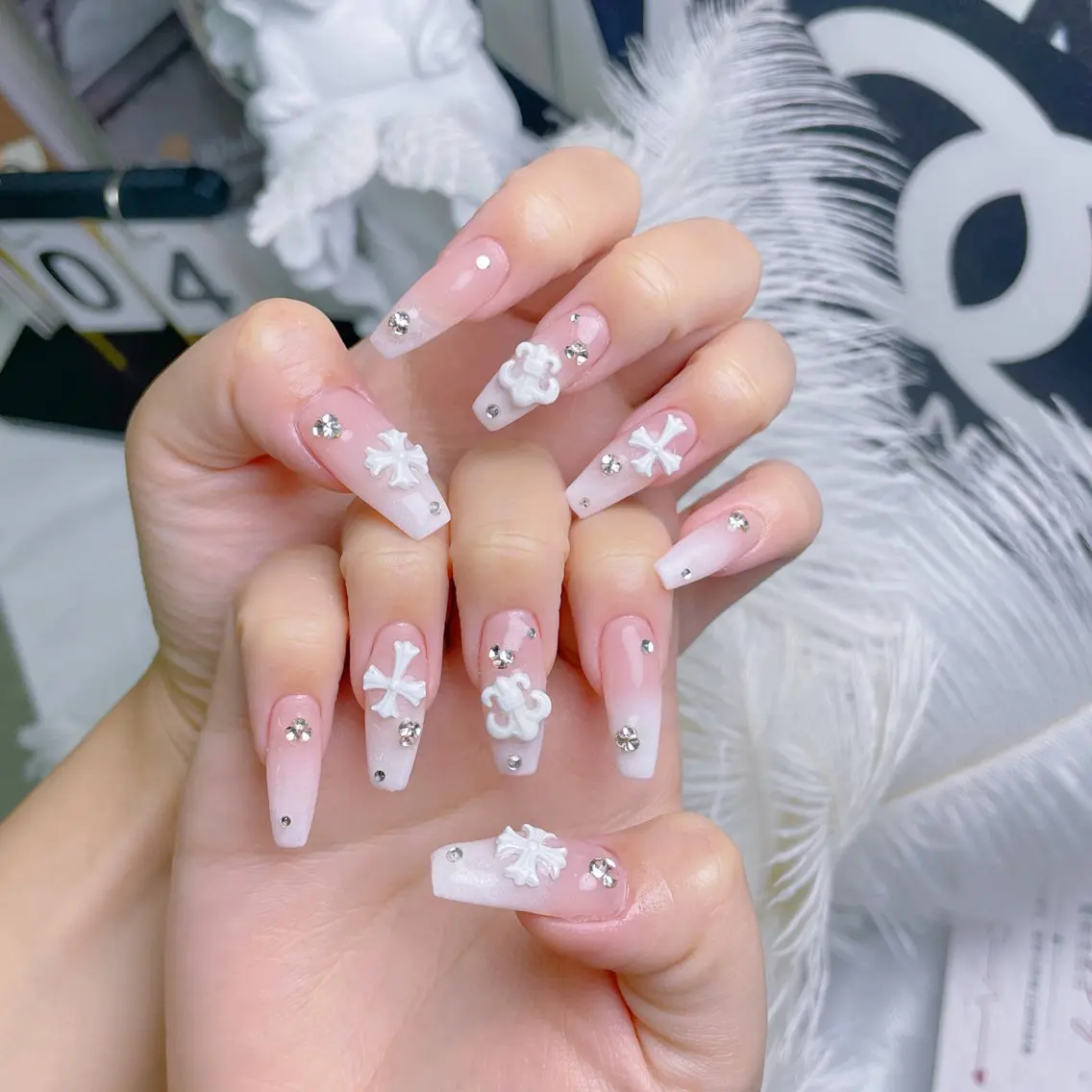 ネイル チークネイル クリアネイル ガーリー グラデーション キラキラネイル ハンドネイル princess スカルプ専門店のネイルデザイン