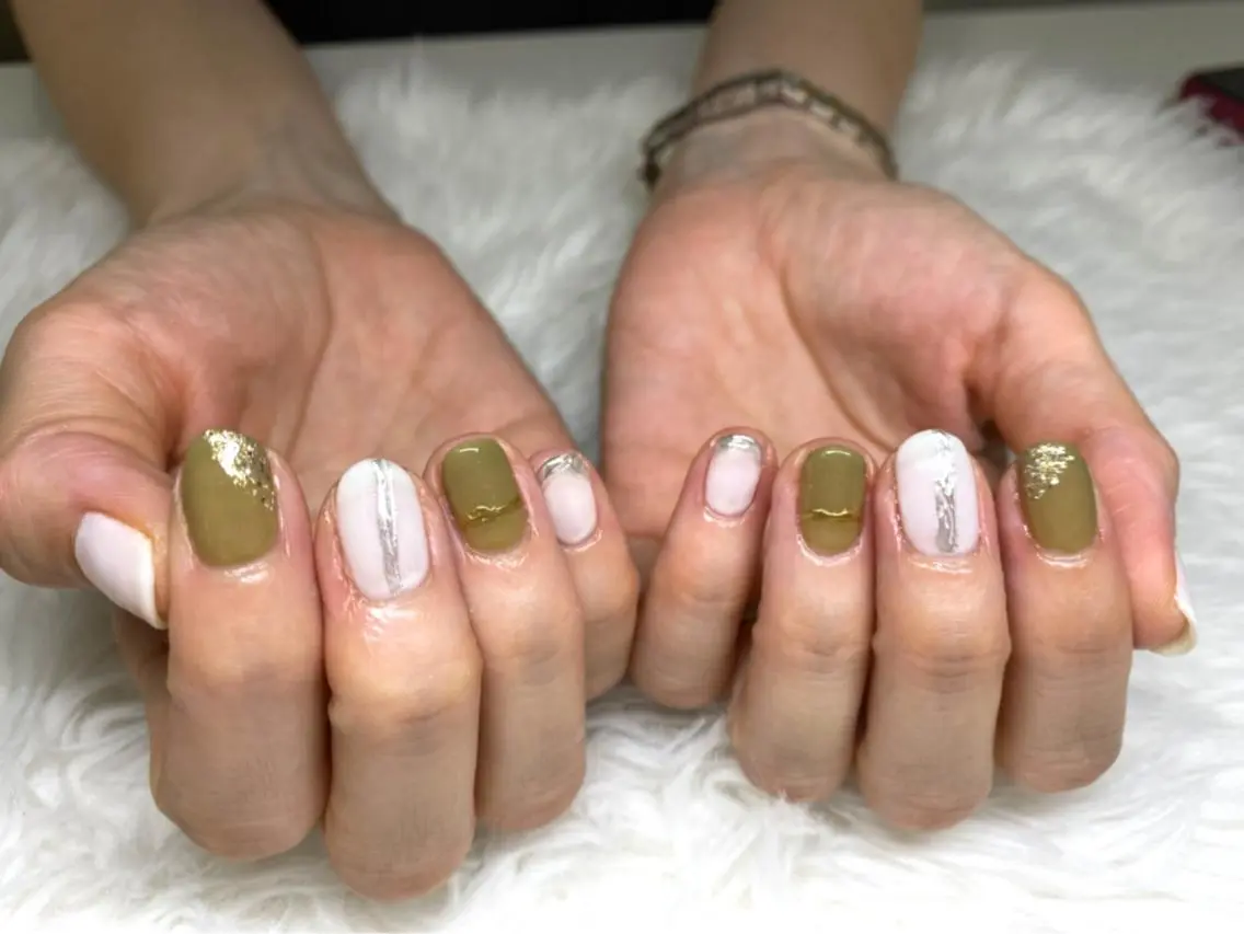 ネイル ニュアンスネイル シンプルネイル ホワイト ViMORE あやのネイルデザイン
