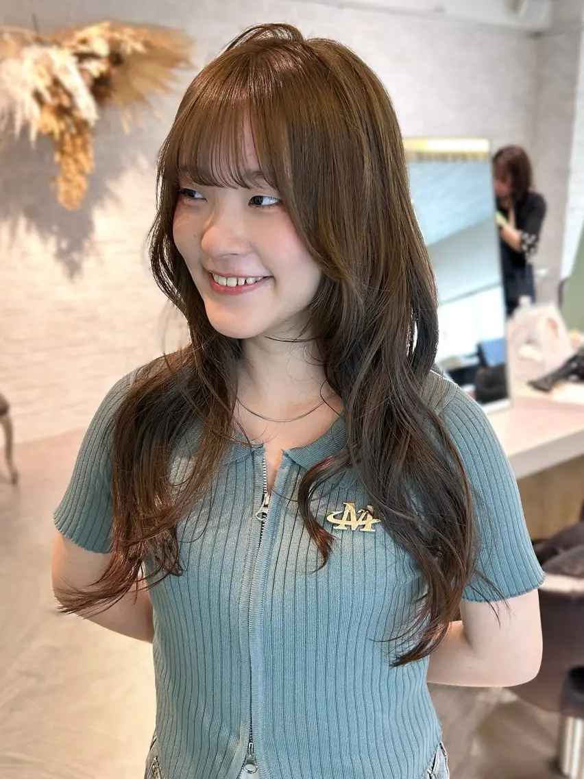 ロング レイヤーカット カット ヘアカラー 宮川 あかりのヘアスタイル