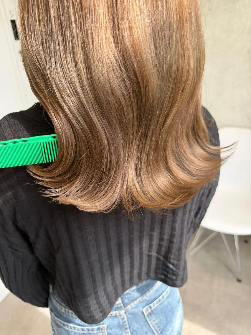 ミディアム カラー ベージュカラー ブリーチ ヘアカラー トリートメント 中嶋 佳穂のヘアスタイル
