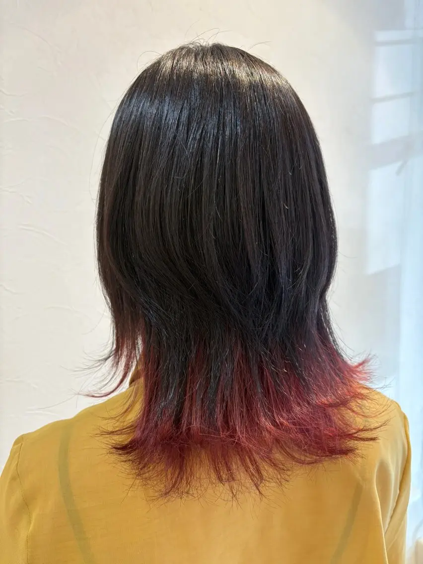 ミディアム ウルフカット ヘアカラー 副店長 星野 梨南葉のヘアスタイル