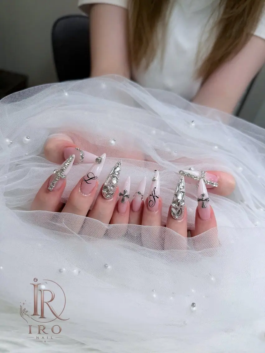 ネイル ハンドネイル IRO Nail Studioのネイルデザイン