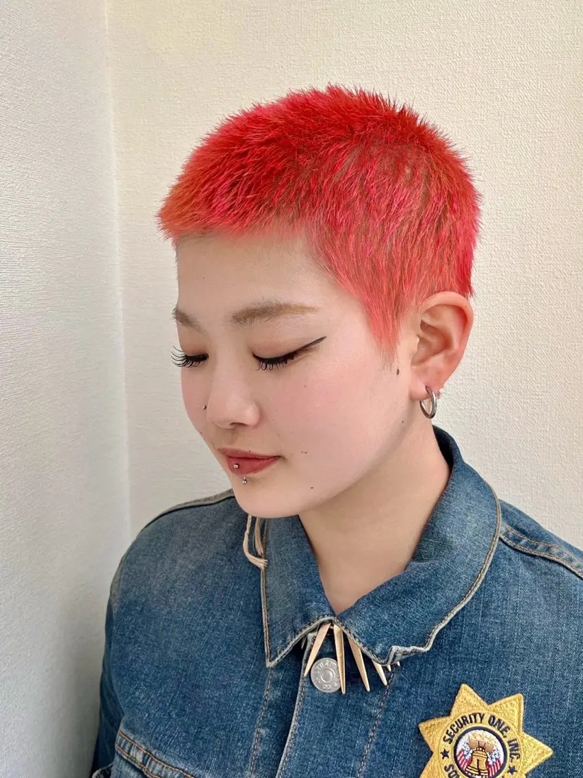 ショート カラー ブリーチ デザインカラー ヘアカラー 派手髪デザインカラー ヒロカのヘアスタイル
