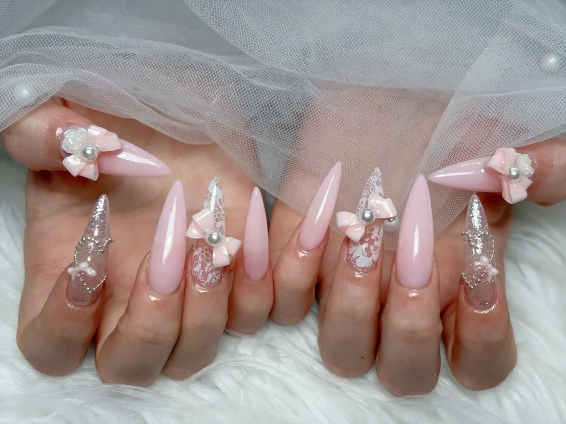 ネイル チークネイル ドット フレンチネイル グラデーション 韓国ネイル ハンドネイル Cloudy Chan Nailのネイルデザイン
