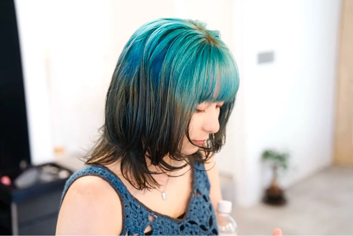 ミディアム カラー 顔周りカット カット ヘアカラー トリートメント 安藤悠里/ハイトーン /デザインカラーのヘアスタイル