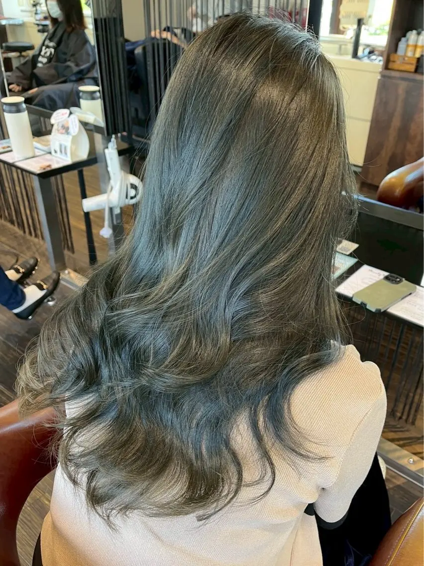 ロング カラー 宮田 眞咲のヘアスタイル