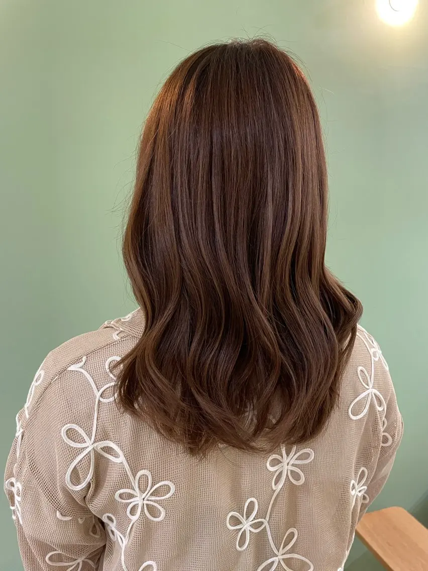 セミロング カラー ブラウンカラー チョコレートブラウン 中井 菜々香のヘアスタイル