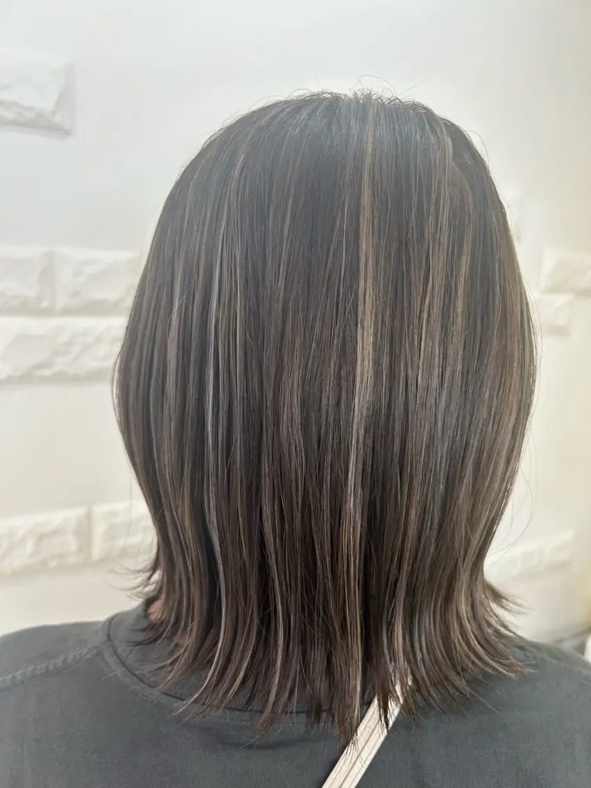 ミディアム ハイライト 佐藤 帆春のヘアスタイル