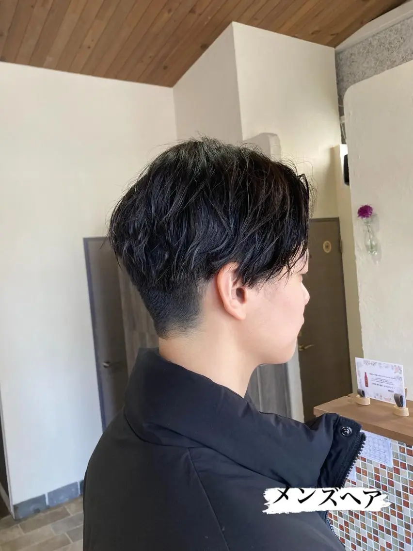 メンズ センターパート メンズパーマ 刈り上げ 加藤 泰地のヘアスタイル