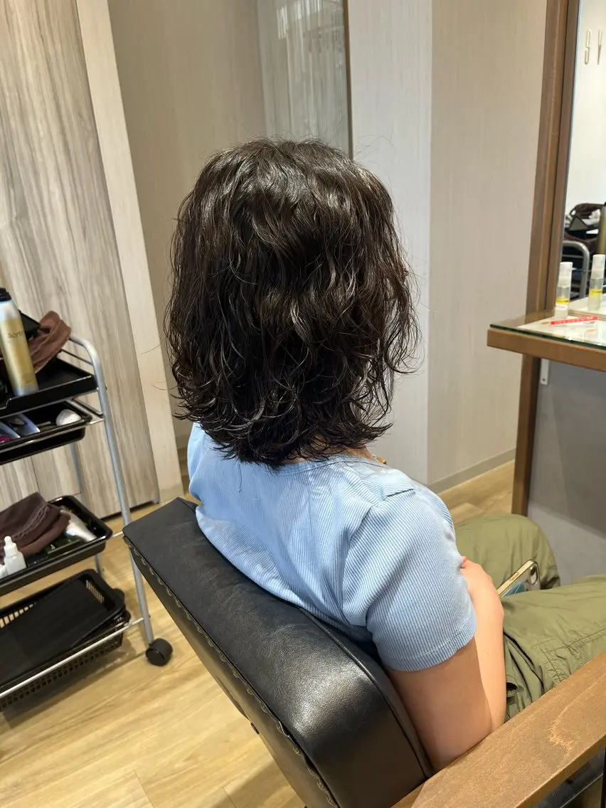 ミディアム ミディアムパーマ レイヤーカット カット パーマ 樋口 莉奈のヘアスタイル