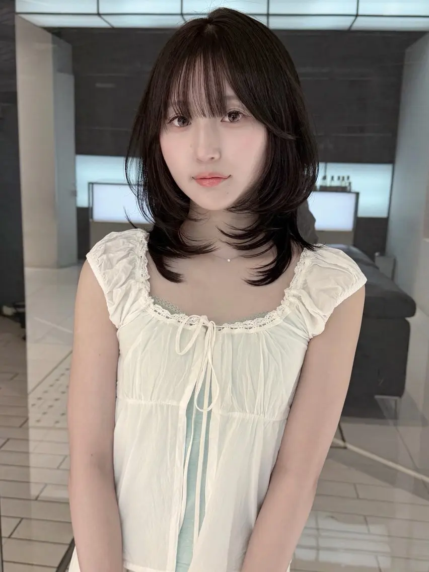 ミディアム カラー ミディアムレイヤー グレージュ レイヤーカット カット ヘアカラー レイヤーカット🪽 カネコミユのヘアスタイル