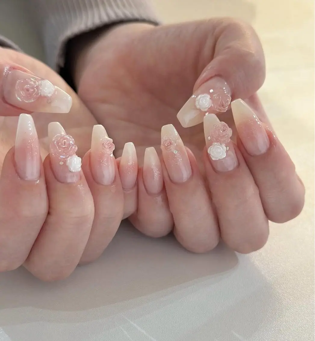 ネイル 長さ出し キラキラネイル 韓国ネイル ロングネイル ワンホンネイル ハンドネイル Josie nail salonのネイルデザイン