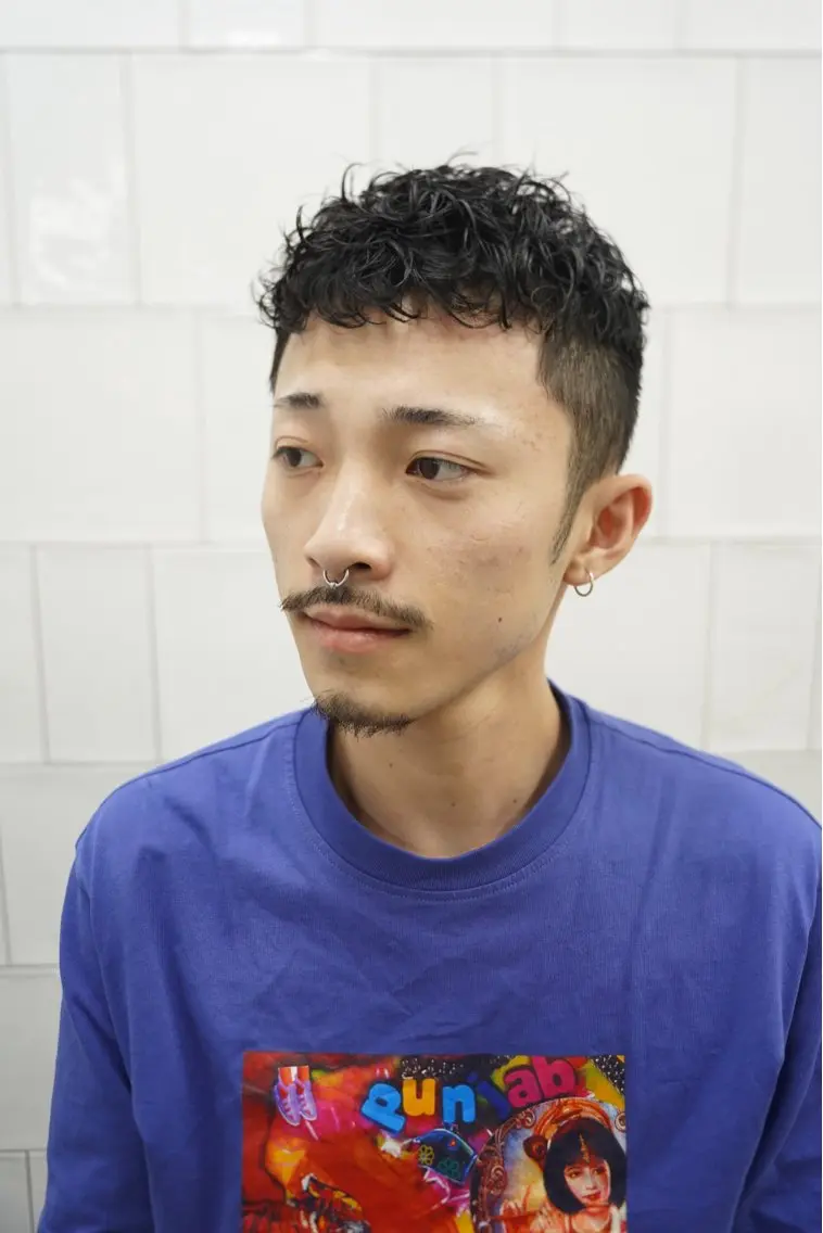 ショート パーマ メンズ メンズパーマ カット ヘアカラー パーマ モチヅキ タツキのヘアスタイル