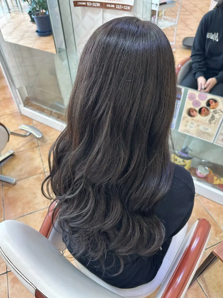 カラー 透明感カラー グレージュ オリーブグレージュ オリーブグレー 廣藤 梨花のヘアスタイル