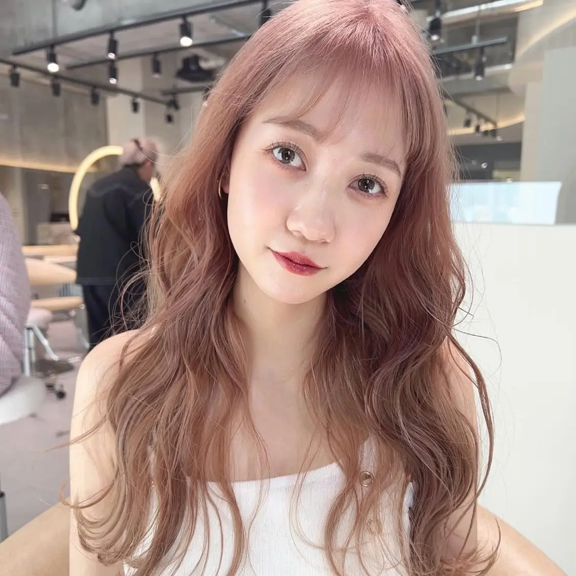ロング カラー カット ヘアカラー トリートメント Lond Le'a /ハイトーンカラーのヘアスタイル