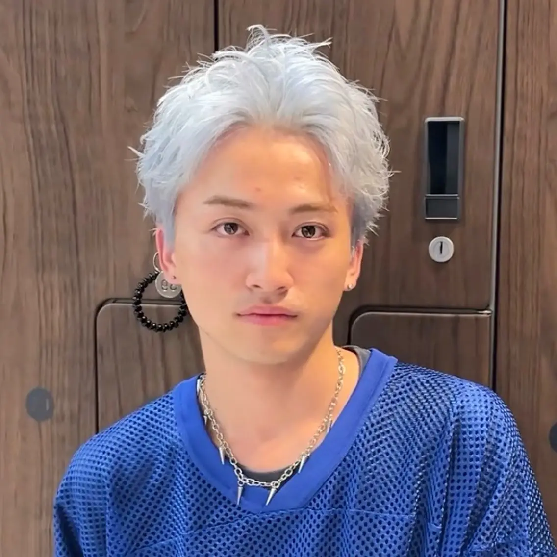 ショート メンズ ヘアカラー 🤍レイヤーカット ハイトーンまりん🤍のヘアスタイル