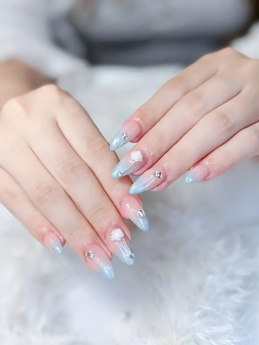 セミロング ハンドネイル Chann Channのネイルデザイン