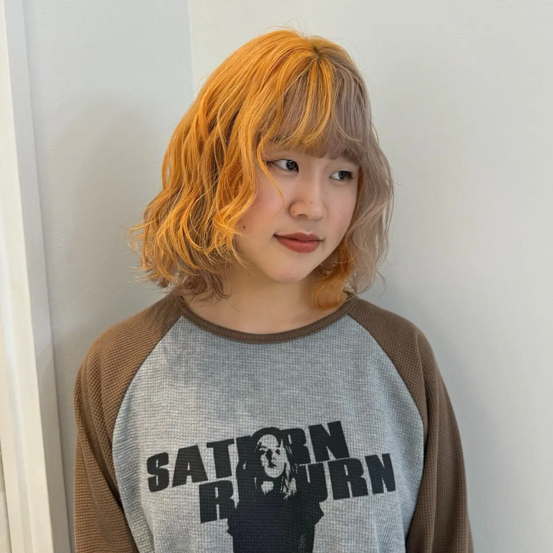 セミロング カラー ヘアカラー トリートメント 🌼動き×透明感🩵 ハイトーン/ナナのヘアスタイル