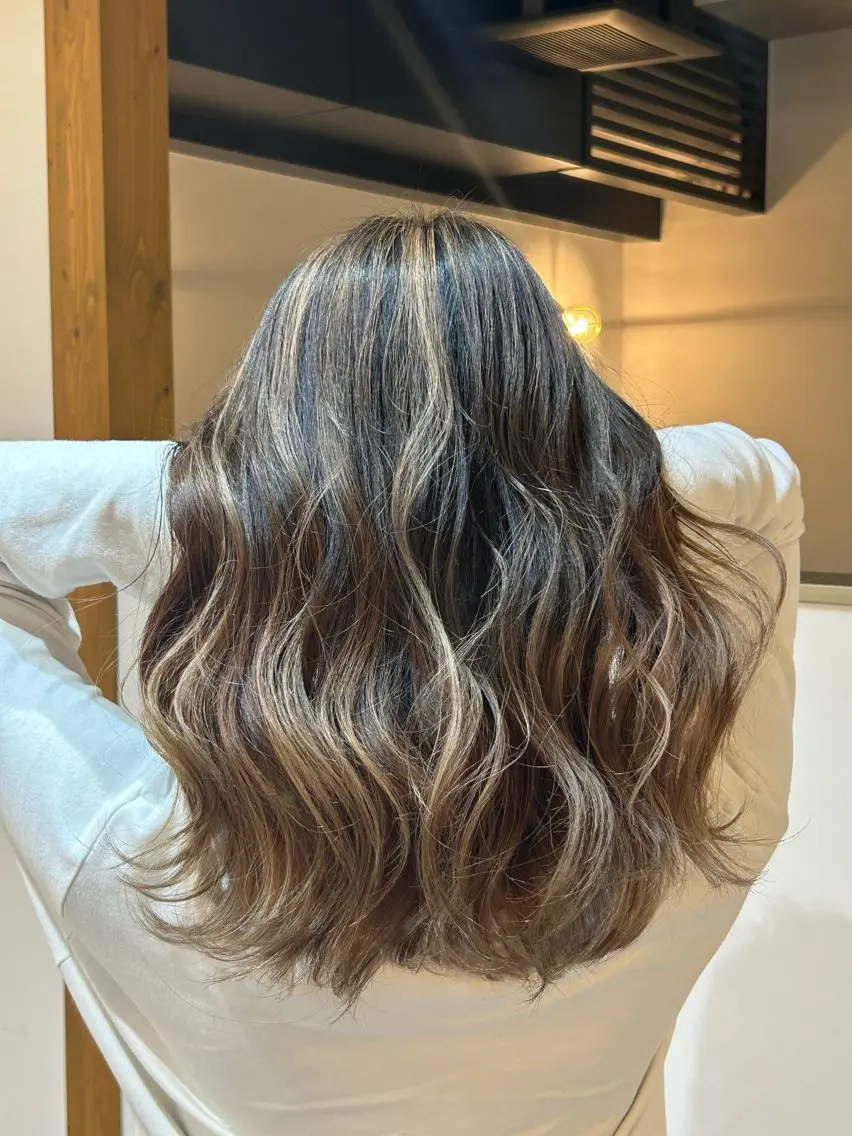 カラー バレイヤージュ ハイライトカラー 🌟デザインカラー 久保悠那のヘアスタイル