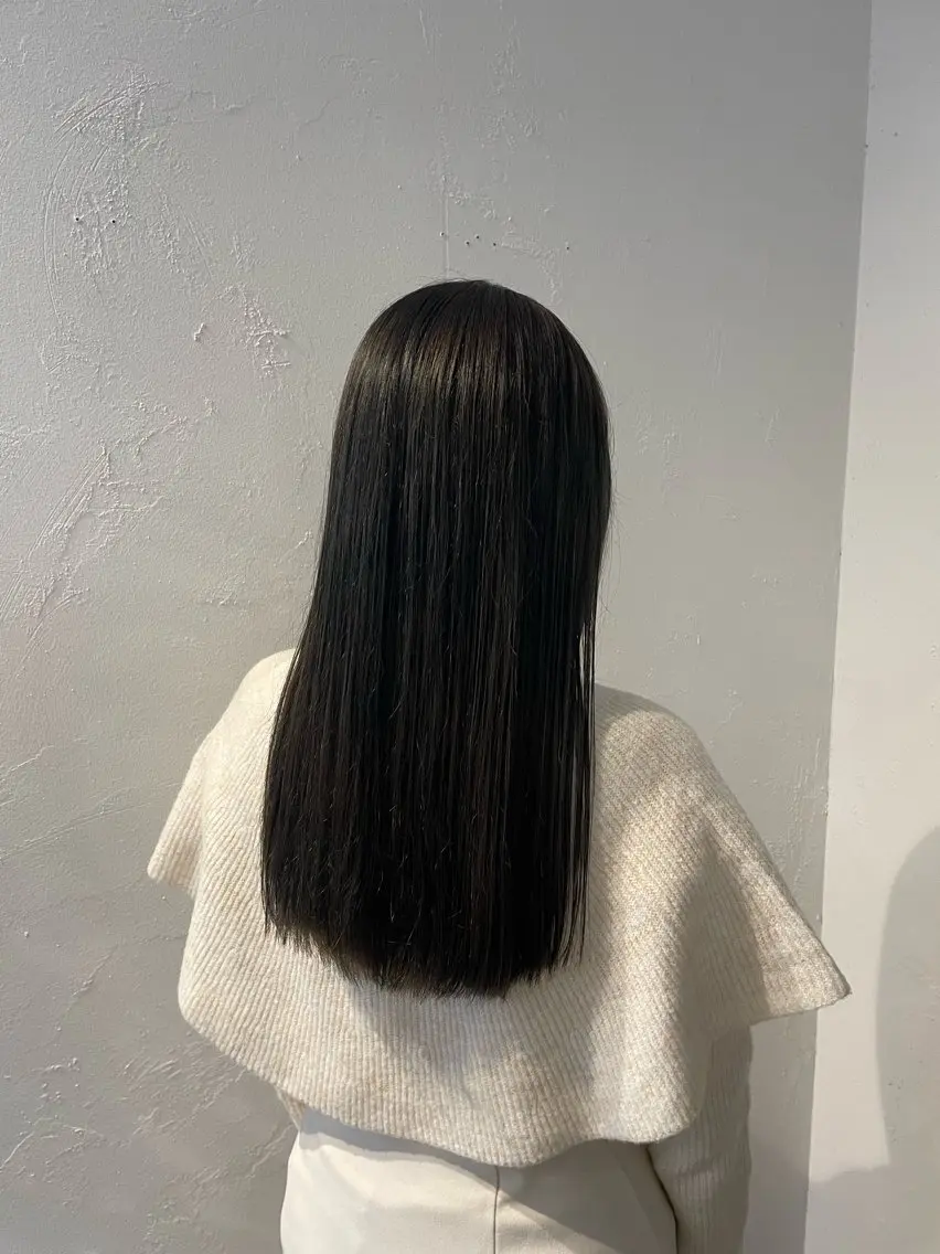 ロング mina / 透明感ベージュカラーのヘアスタイル