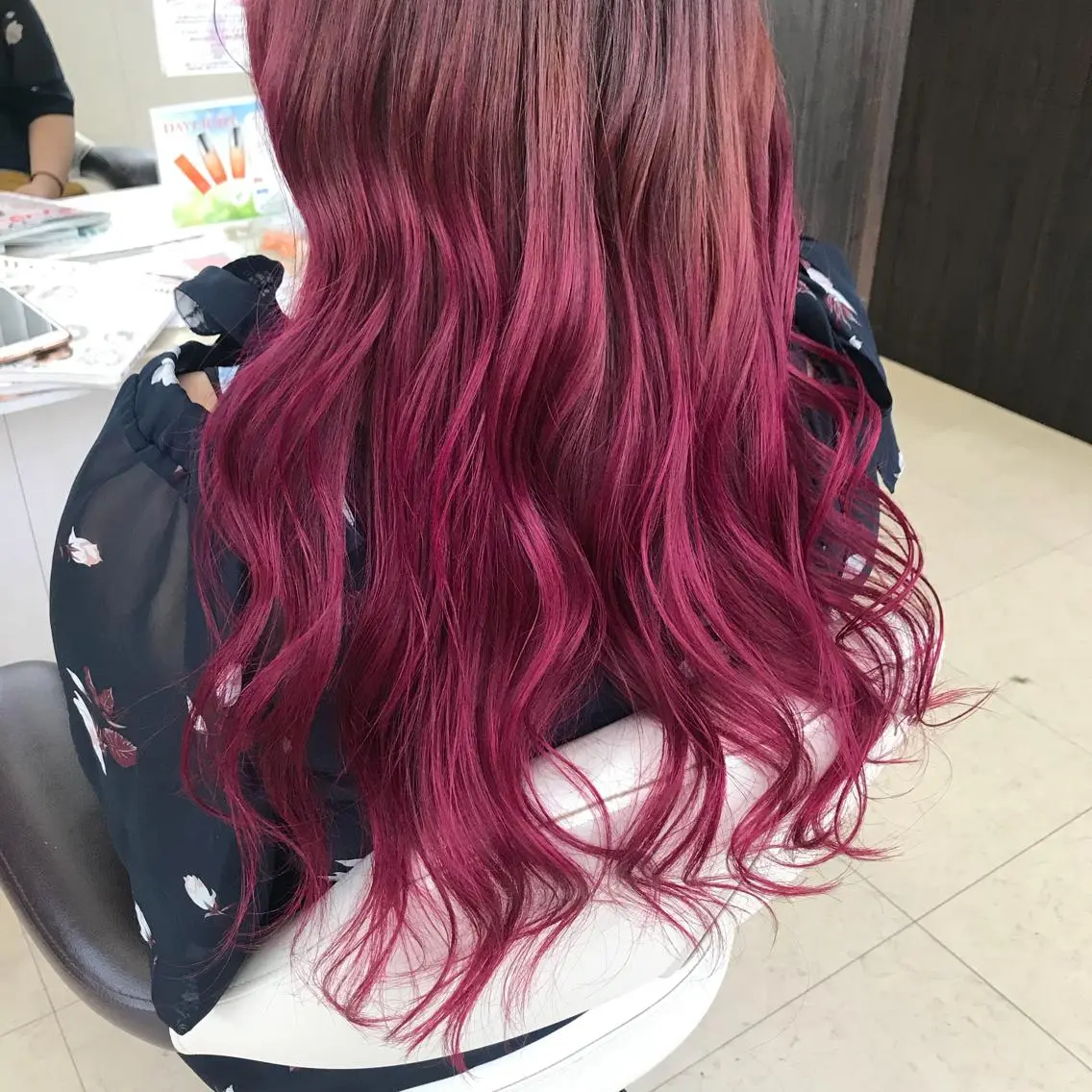 ロング カラー レッドカラー カット ヘアカラー Oopsレイヤー 加藤澄都のヘアスタイル