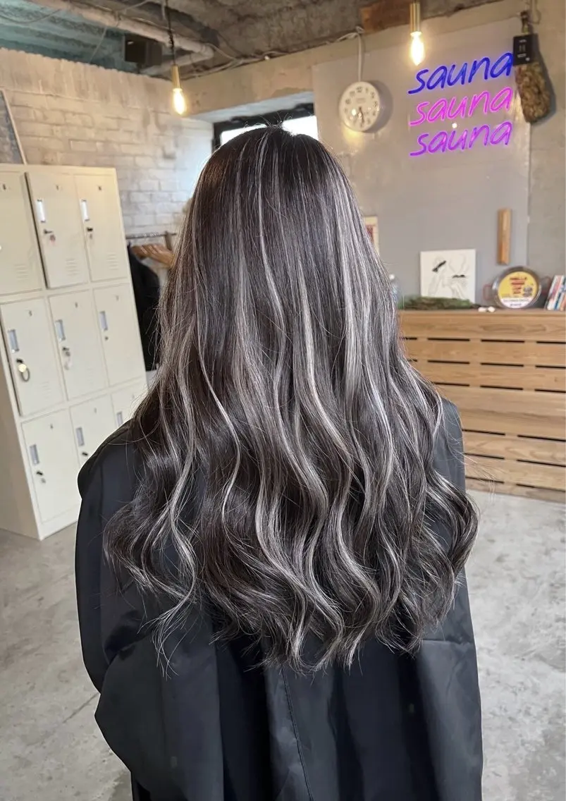 ロング カラー ダークグレー ダークグレージュ グレージュ ハイライトカラー ハイライト ヘアカラー トリートメント 指名数No.1 /NAOYAのヘアスタイル
